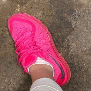 Hot pink Nike airmax!